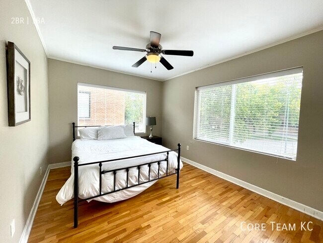 Building Photo - 1107 W 45th St