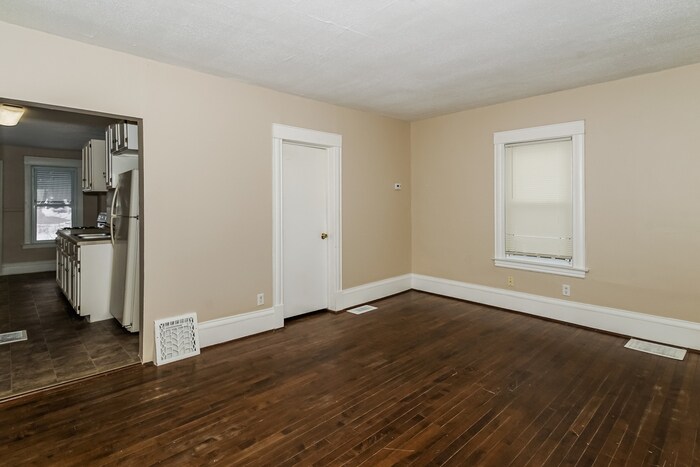 Building Photo - 4042 Clinton Ave