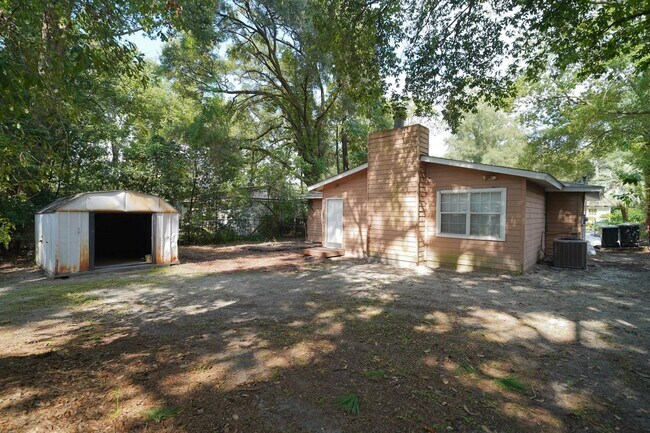 Building Photo - 2808 Southwood Dr
