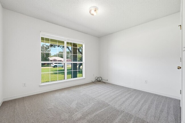 Building Photo - 2030 Hawthorne Dr