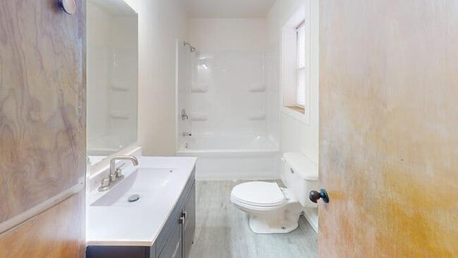 Building Photo - 507 8th Ave SW