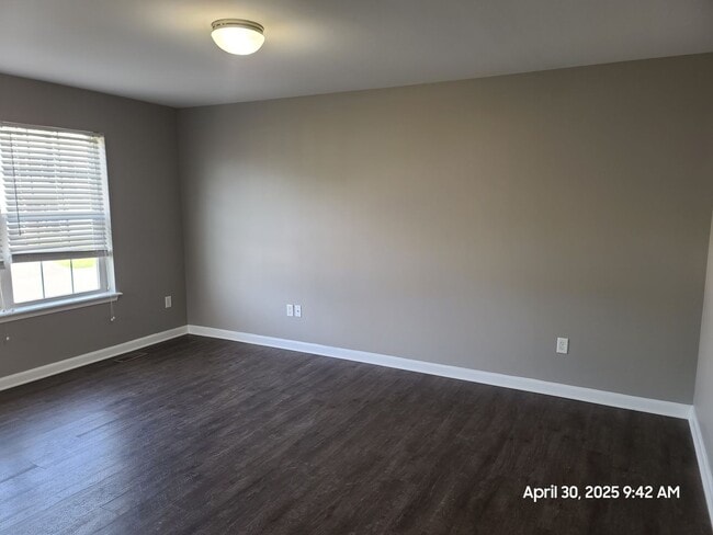 Building Photo - End Unit Town Home in Waynesboro, PA!