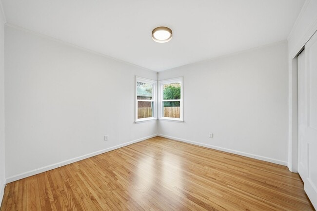 Building Photo - Stunning Updated One Story Home in Popular Brookside of Midtown Tulsa