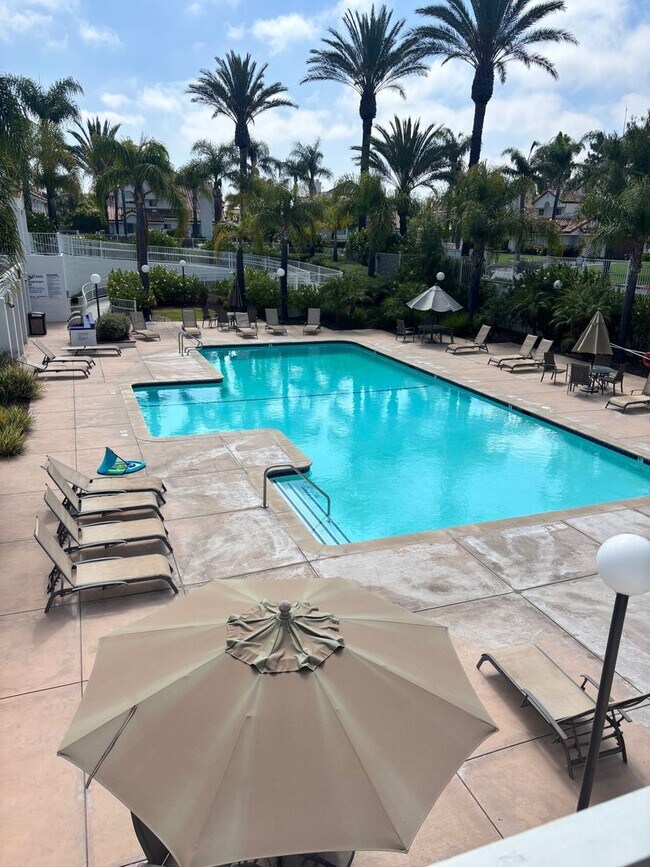 Building Photo - Beautiful Camarillo Townhome