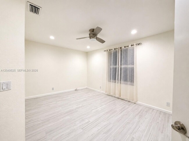 Building Photo - 2616 Oakbrook Ct