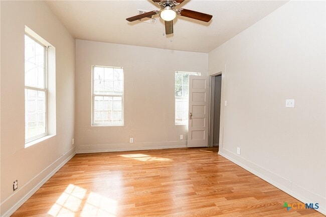 Building Photo - 905 N 9th St