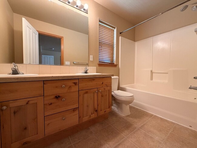 Building Photo - 2988 SW Indian Cir