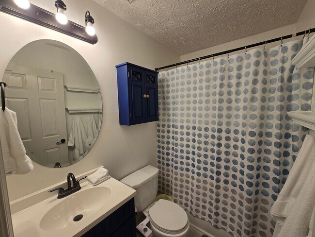 Building Photo - Super Adorable End-Unit Townhome in RTP with Designer Flair!