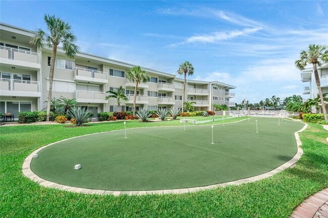 Building Photo - 1198 Hillsboro Mile