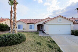 Building Photo - Gorgeous 3Bed/2Bath, 1-Story Home w/ Priva...