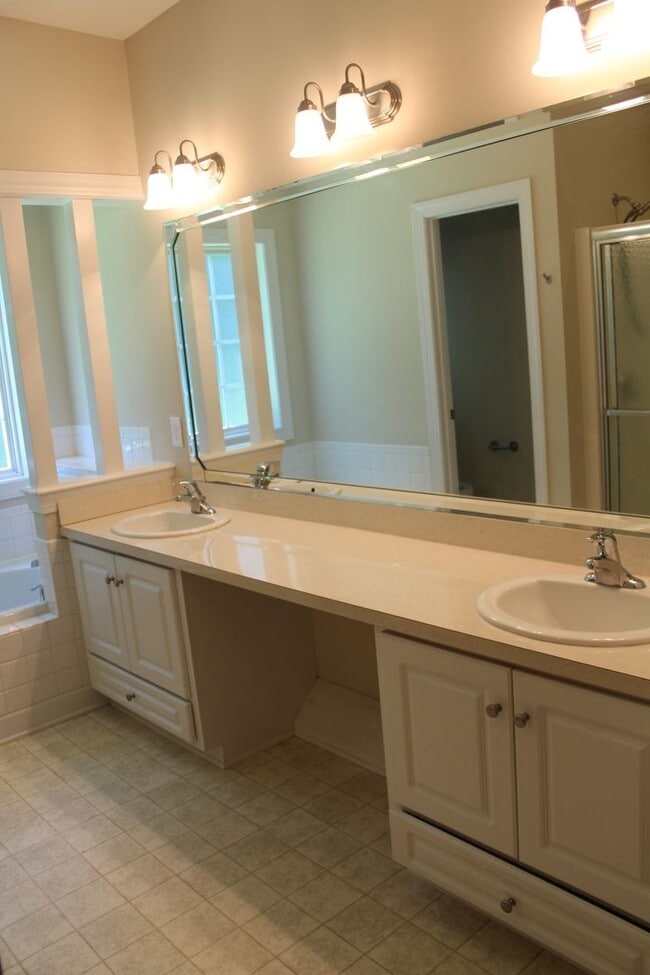 Building Photo - Dogwood Estates