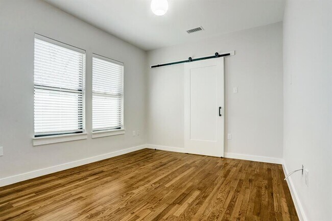 Building Photo - 1025 Adele St