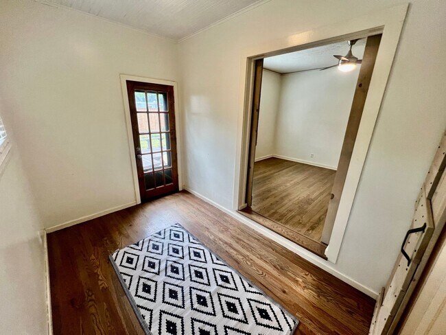 Building Photo - Move-in Ready Brookside Bungalow!