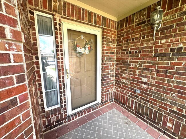 Building Photo - Beautifully Maintained Home on Premium Lot...