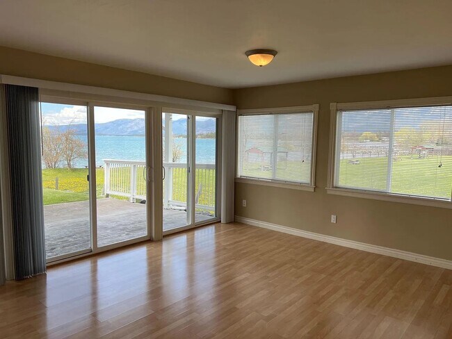 Building Photo - Lake Front Rental