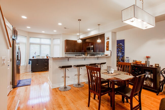 Building Photo - 309 Montrose St