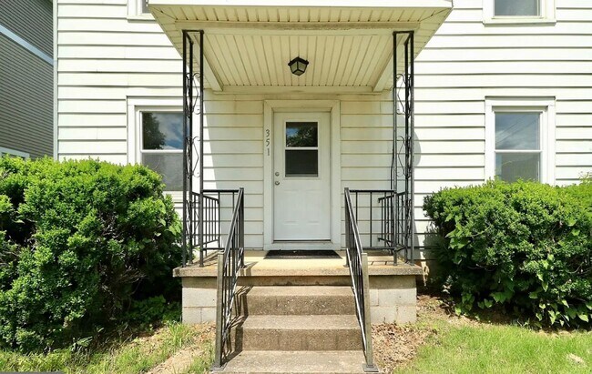Building Photo - Charming 3-Bedroom Home with Office in How...