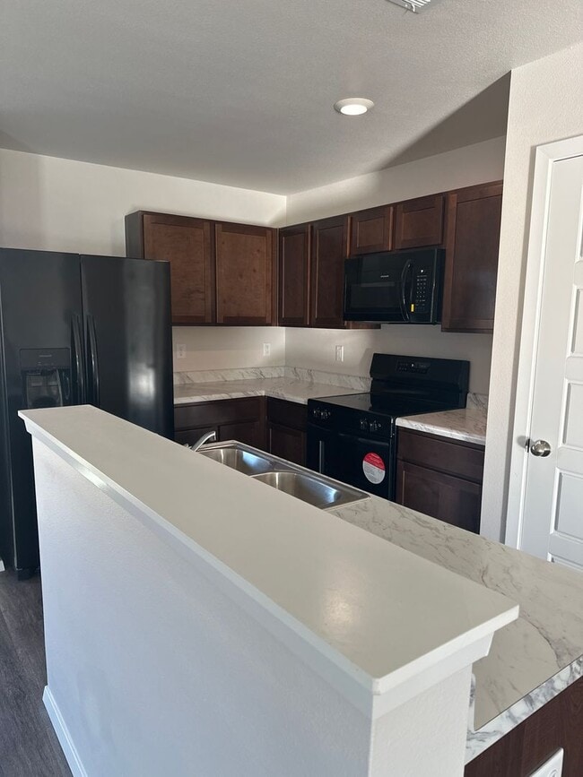 Building Photo - *Pre-leasing* Three Bedroom | Two Bath Home in Barberry Court