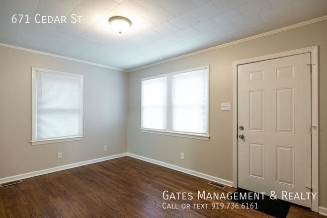 Building Photo - 671 Cedar St