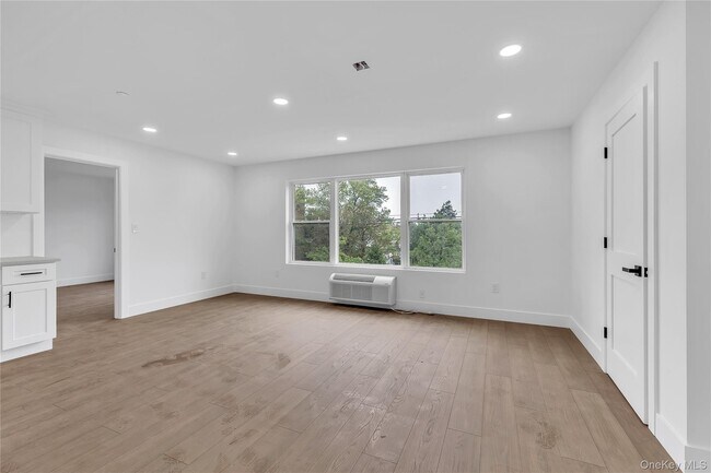 Building Photo - 74 Broadway