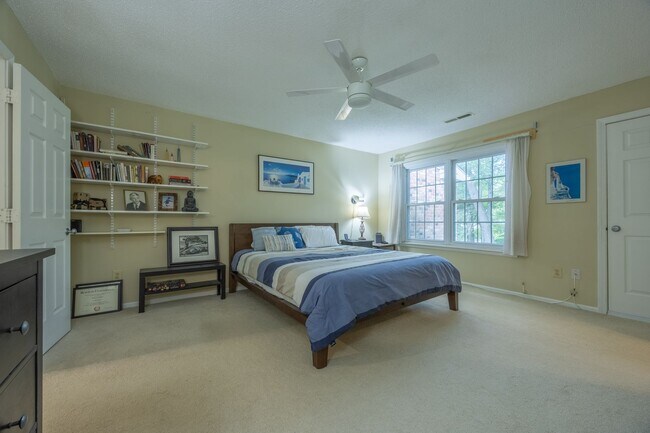 Building Photo - October's rent is FREE! Spacious 2 Bedroom...