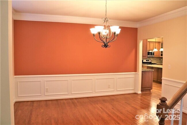 Building Photo - 913 Lillieshall Rd