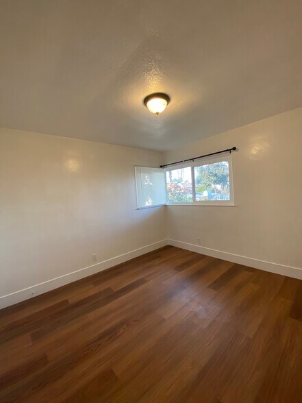 Building Photo - 3402 Mayfair Dr S