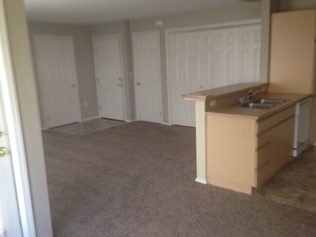 Building Photo - 121 N Avenger Ln