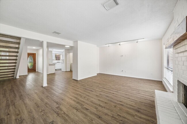 Building Photo - 1323 Reddleshire Ln