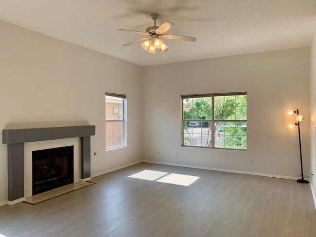 Building Photo - Lovely 3 Bedroom, 2 Bath In The NW!