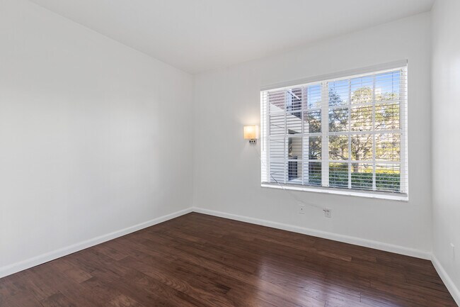 Building Photo - 1000 S Harbour Island Blvd