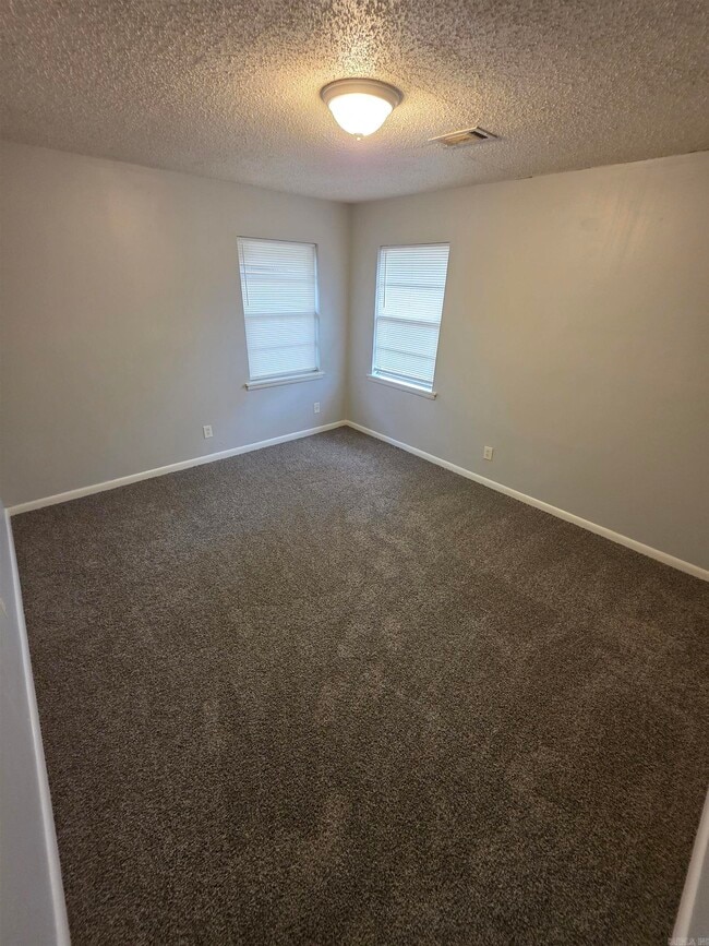 Building Photo - 9110 Woodford Dr