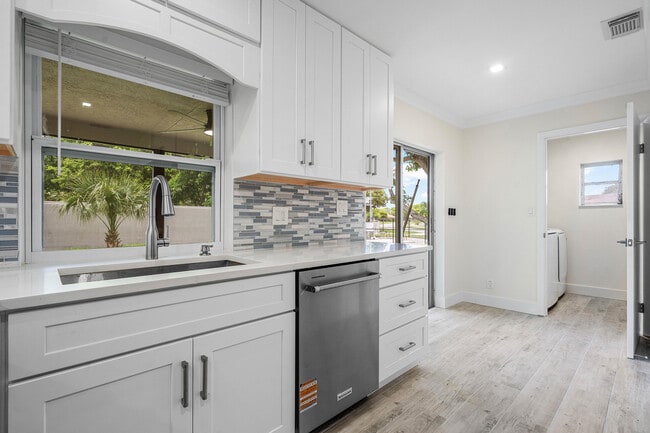 Building Photo - 6098 Winding Brooke Way