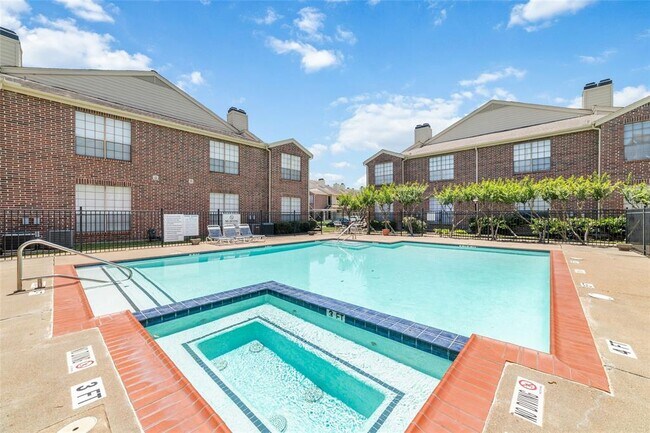 Building Photo - 2121 El Paseo St