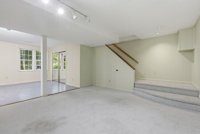 Building Photo - 146 Russet Ln