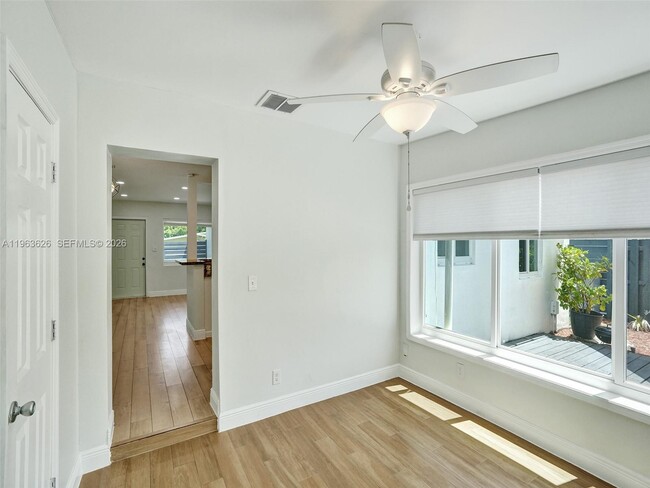 Building Photo - 1713 NE 15th Ave