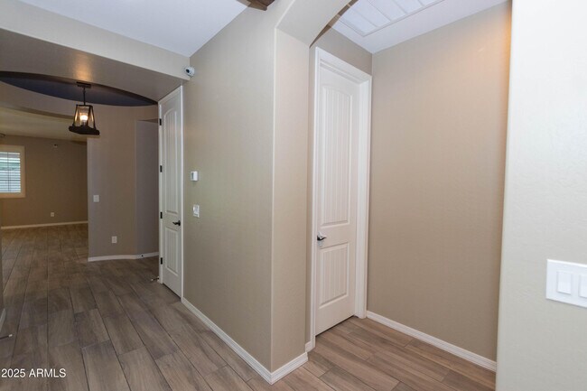 Building Photo - 3951 E Turley St