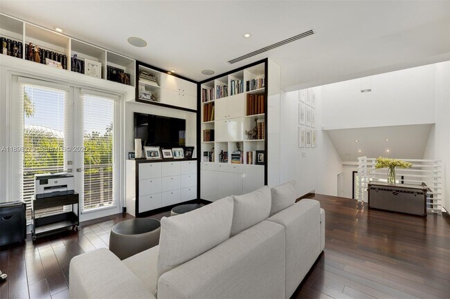 Building Photo - 765 Allendale Rd