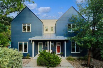 Building Photo - 2111 Brackenridge St
