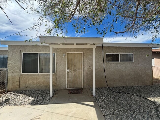 Building Photo - 45503 Cedar Ave