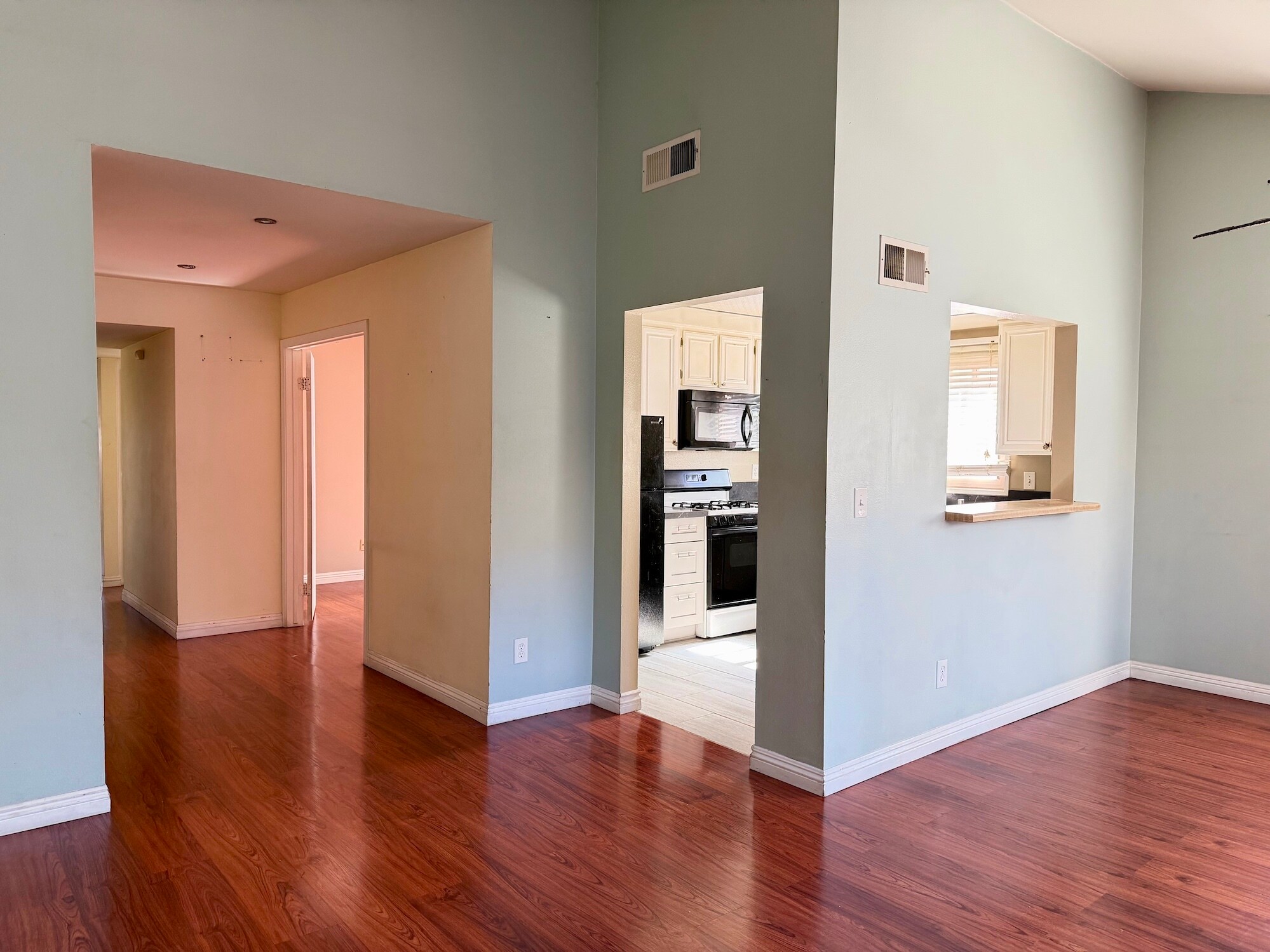 Building Photo - 6716 Clybourn Ave