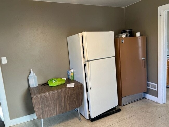 Building Photo - 5 Bedroom Home in Campus Area - Available August 1st