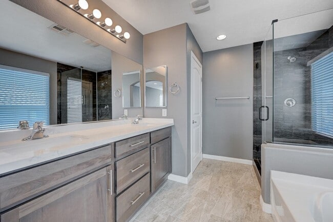 Building Photo - GORGEOUS 4 Bedroom, 2 Story Home located in the SW!