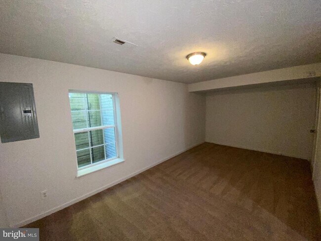 Building Photo - 4249 Normandy Ct