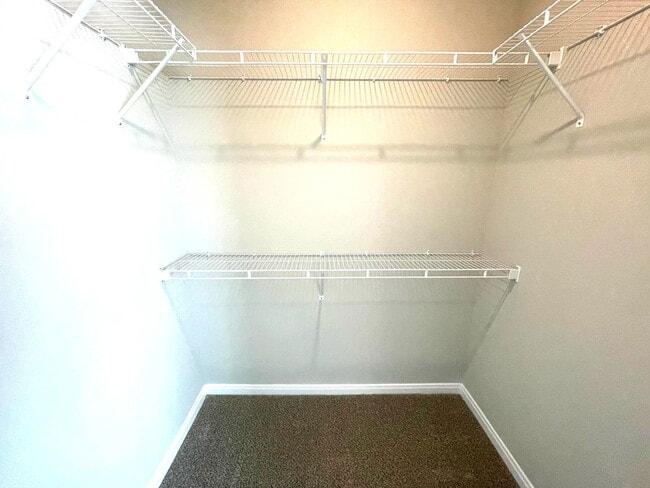 Building Photo - 300 Willow Grv Wy