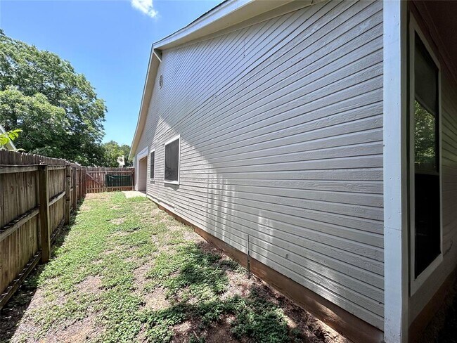 Building Photo - 9315 Kempler Dr