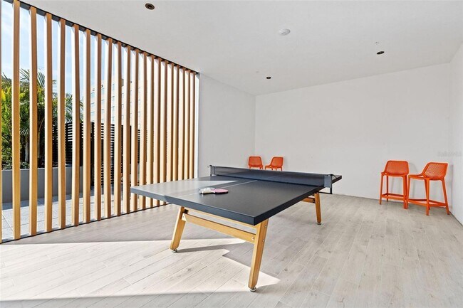 Building Photo - 1991 Main St