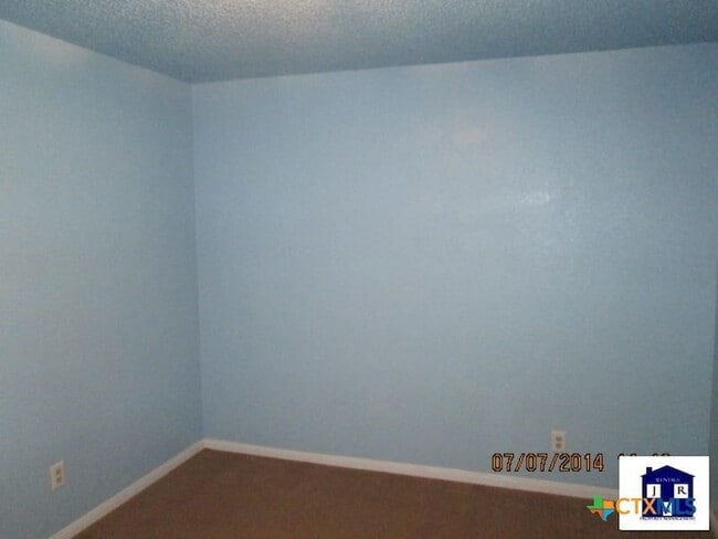 Building Photo - 2619 Phyllis Dr