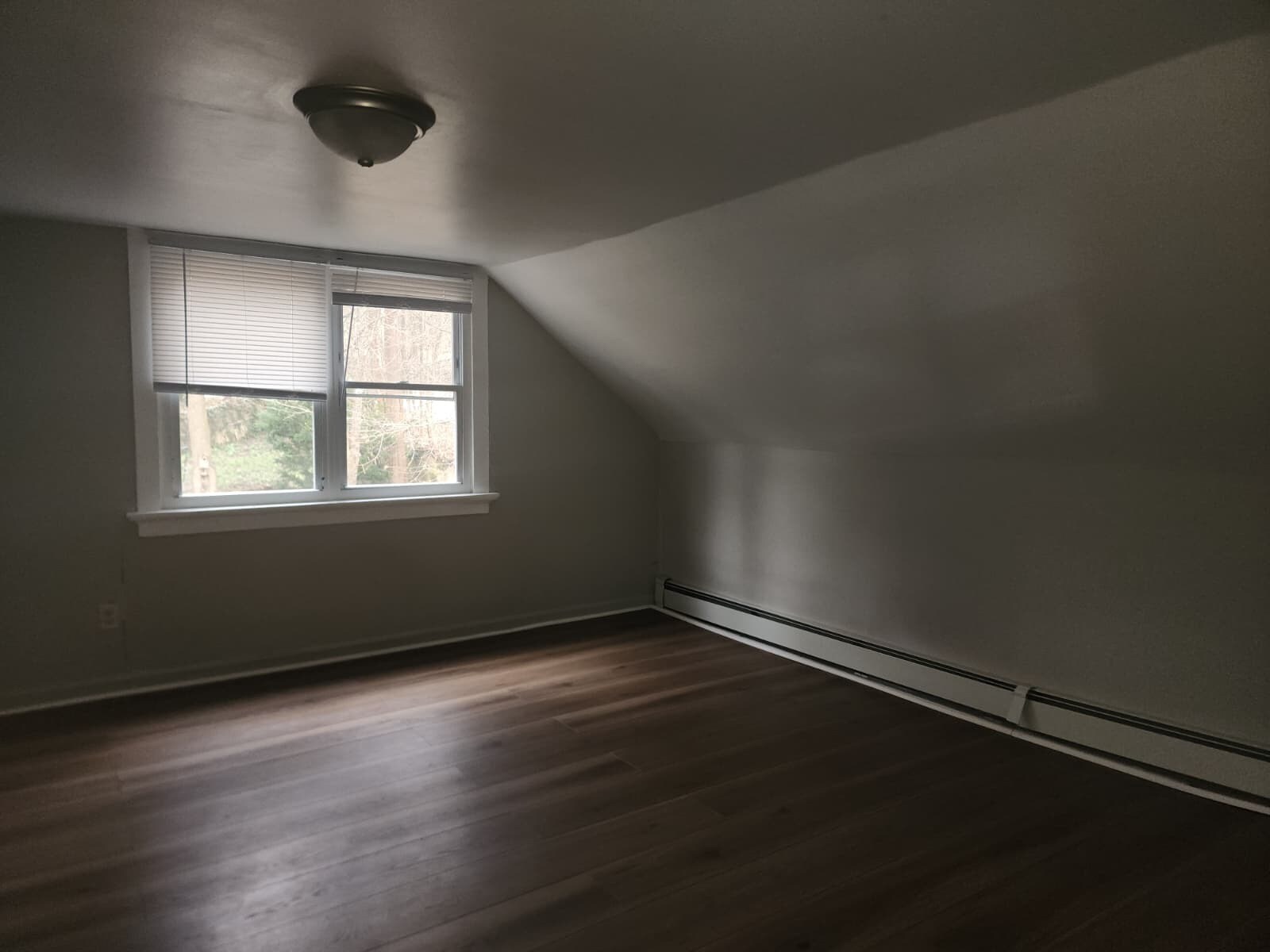 Building Photo - 300 W Elm St