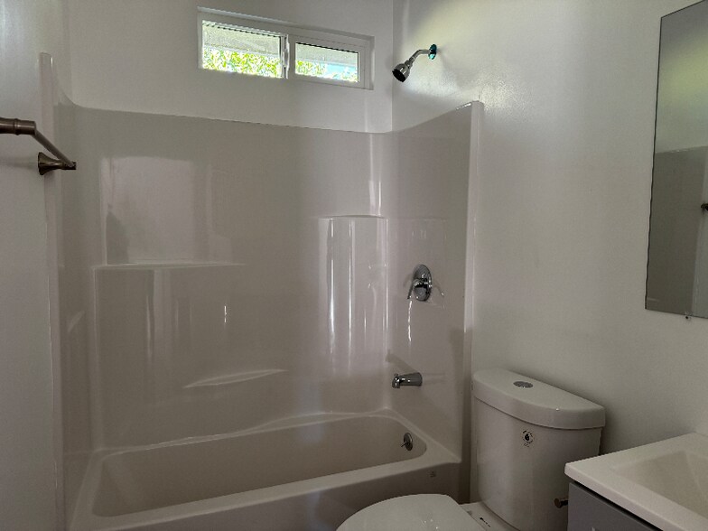 Building Photo - 276 E 2nd St